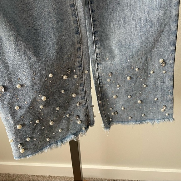 Frank Lyman Pearl Rhinestone Embellished Light Wash Denim Jeans Size Medium - Picture 5 of 8